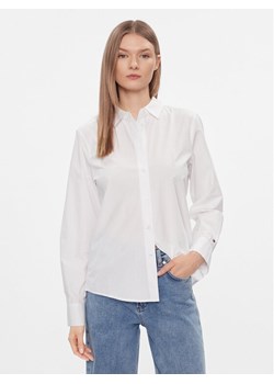 Tommy Hilfiger Koszula Essential WW0WW40543 Biały Regular Fit ze sklepu MODIVO w kategorii Koszule damskie - zdjęcie 181178779