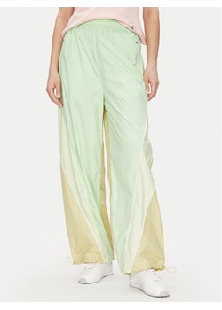 adidas by Stella McCartney Spodnie dresowe Stella McCartney JI5134 Zielony Loose Fit - id: 0000304608018 - marki adidas - 181179175 adidas by Stella McCartney Spodnie dresowe Stella McCartney JI5134 Zielony Loose Fit ze sklepu MODIVO w kategorii Spodnie damskie - zdjęcie 181179175