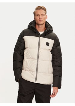 Calvin Klein Kurtka puchowa K10K114384 Beżowy Regular Fit ze sklepu MODIVO w kategorii Kurtki męskie - zdjęcie 181179529