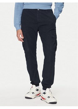 Tommy Jeans Joggery Ryan DM0DM20284 Granatowy Regular Fit ze sklepu MODIVO w kategorii Spodnie męskie - zdjęcie 181181019