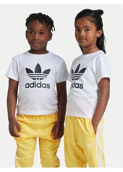adidas T-Shirt adicolor Trefoil JE0518 Biały Regular Fit ze sklepu MODIVO w kategorii T-shirty chłopięce - zdjęcie 181181427