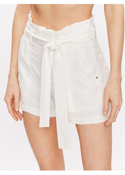 Guess Szorty materiałowe Janna W3GD0L WDP87 Écru Loose Fit ze sklepu MODIVO w kategorii Szorty - zdjęcie 181181616