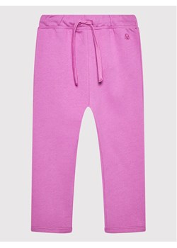 United Colors Of Benetton Spodnie dresowe 3J70GF014 Różowy Regular Fit ze sklepu MODIVO w kategorii Spodnie dziewczęce - zdjęcie 181181679
