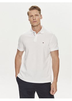 Tommy Hilfiger Polo Palm Under Collar MW0MW34738 Biały Regular Fit ze sklepu MODIVO w kategorii T-shirty męskie - zdjęcie 181181799