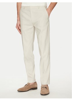 Calvin Klein Spodnie materiałowe K10K114400 Beżowy Slim Fit ze sklepu MODIVO w kategorii Spodnie męskie - zdjęcie 181182107