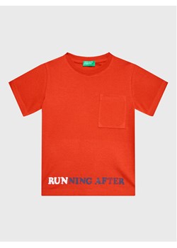 United Colors Of Benetton T-Shirt 3096G108I Czerwony Regular Fit ze sklepu MODIVO w kategorii T-shirty chłopięce - zdjęcie 181182116