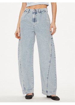 United Colors Of Benetton Jeansy 4VUCDE01M Niebieski Relaxed Fit ze sklepu MODIVO w kategorii Jeansy damskie - zdjęcie 181182129