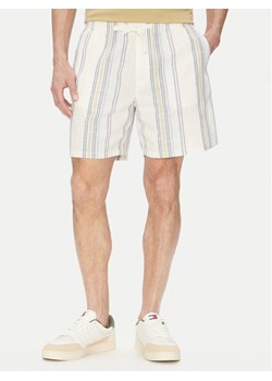 Tommy Hilfiger Szorty materiałowe DM0DM21948 Écru Regular Fit ze sklepu MODIVO w kategorii Spodenki męskie - zdjęcie 181182915