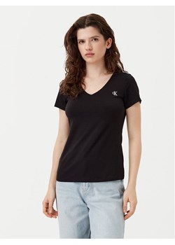 Calvin Klein Jeans T-Shirt Rood J20J213716 Czarny Regular Fit ze sklepu MODIVO w kategorii Bluzki damskie - zdjęcie 181184565