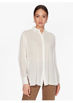 Calvin Klein Jeans Koszula J20J221184 Écru Regular Fit ze sklepu MODIVO w kategorii Koszule damskie - zdjęcie 181184625