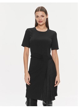 DKNY Sukienka codzienna DD3K1461 Czarny Regular Fit ze sklepu MODIVO w kategorii Sukienki - zdjęcie 181184729