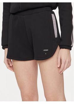 Guess Szorty materiałowe Kiara V4GD16 FL04P Czarny Regular Fit ze sklepu MODIVO w kategorii Szorty - zdjęcie 181185238