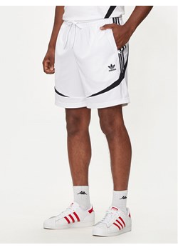 adidas Szorty sportowe Archive IZ4828 Biały Regular Fit ze sklepu MODIVO w kategorii Spodenki męskie - zdjęcie 181185389