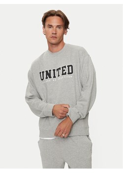 United Colors Of Benetton Bluza 342ZU1094 Szary Regular Fit ze sklepu MODIVO w kategorii Bluzy męskie - zdjęcie 181186047
