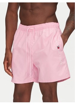 Tommy Hilfiger Szorty kąpielowe UM0UM03258 Różowy Regular Fit ze sklepu MODIVO w kategorii Kąpielówki - zdjęcie 181187238
