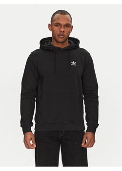 adidas Bluza Trefoil Essentials JD2404 Czarny Regular Fit ze sklepu MODIVO w kategorii Bluzy męskie - zdjęcie 181187399
