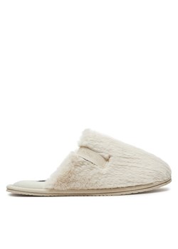 Calvin Klein Jeans Kapcie Hotel Slipper Fur After Glow YW0YW01593 Écru ze sklepu MODIVO w kategorii Kapcie damskie - zdjęcie 181188297