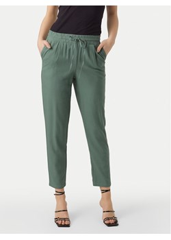 Vero Moda Spodnie materiałowe Jesmilo 10279691 Zielony Regular Fit ze sklepu MODIVO w kategorii Spodnie damskie - zdjęcie 181188448
