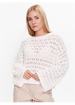 Gina Tricot Sweter Knitted openwork sweater 19466 Biały Regular Fit ze sklepu MODIVO w kategorii Swetry damskie - zdjęcie 181188817