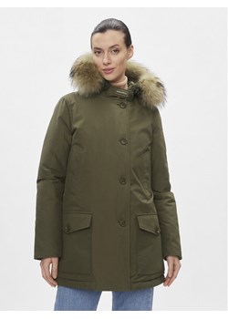 Woolrich Kurtka puchowa Arctic Raccoon CFWWOU0538FRUT0001 Zielony Regular Fit ze sklepu MODIVO w kategorii Kurtki damskie - zdjęcie 181189275