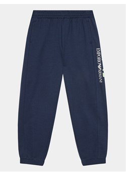 EA7 Emporio Armani Spodnie dresowe 3RBP58 BJ05Z 1554 Granatowy Regular Fit ze sklepu MODIVO w kategorii Spodnie chłopięce - zdjęcie 181189745