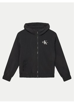 Calvin Klein Jeans Kurtka przejściowa Essential IB0IB02500 Czarny Regular Fit ze sklepu MODIVO w kategorii Kurtki chłopięce - zdjęcie 181190428