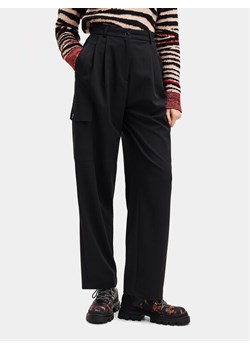 Desigual Spodnie materiałowe 23WWPW06 Czarny Cargo Fit - id: 0000303231170 - marki Desigual - 181190447 Desigual Spodnie materiałowe 23WWPW06 Czarny Cargo Fit ze sklepu MODIVO w kategorii Spodnie damskie - zdjęcie 181190447