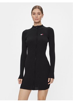 Tommy Jeans Sukienka dzianinowa Tjw Badge Zip Sweater Dress DW0DW17525 Czarny Slim Fit ze sklepu MODIVO w kategorii Sukienki - zdjęcie 181190455
