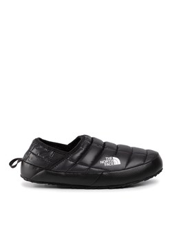 The North Face Kapcie Thermoball Traction Mule V NF0A3UZNKY4 Czarny ze sklepu MODIVO w kategorii Kapcie męskie - zdjęcie 181190826