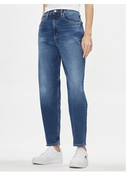 Tommy Jeans Jeansy DW0DW18318 Niebieski Mom Fit ze sklepu MODIVO w kategorii Jeansy damskie - zdjęcie 181191418