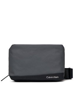 Calvin Klein Saszetka Rubberized K50K511624 Szary ze sklepu MODIVO w kategorii Torby męskie - zdjęcie 181191779