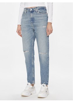 Calvin Klein Jeans Jeansy Mom Jean J20J222148 Granatowy Mom Fit ze sklepu MODIVO w kategorii Jeansy damskie - zdjęcie 181191869