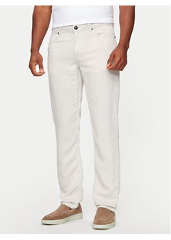 JOOP! Jeansy 05Fortres 30041803 Biały Modern Fit ze sklepu MODIVO w kategorii Jeansy męskie - zdjęcie 181192015