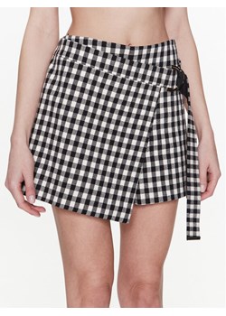 Pinko Szorty materiałowe 100587 A0N0 Czarny Regular Fit ze sklepu MODIVO w kategorii Szorty - zdjęcie 181193277