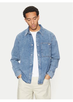 Calvin Klein Jeans Koszula jeansowa J30J326561 Niebieski Regular Fit ze sklepu MODIVO w kategorii Koszule męskie - zdjęcie 181193749