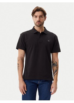 Calvin Klein Jeans Polo J30J327040 Czarny Regular Fit ze sklepu MODIVO w kategorii T-shirty męskie - zdjęcie 181193765