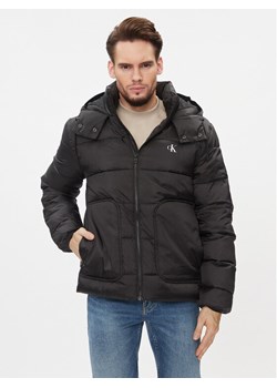 Calvin Klein Jeans Kurtka zimowa J30J324330 Czarny Regular Fit ze sklepu MODIVO w kategorii Kurtki męskie - zdjęcie 181194886