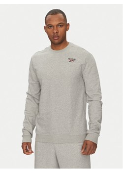 Reebok Bluza Logo Crew 100221789 Szary Regular Fit ze sklepu MODIVO w kategorii Bluzy męskie - zdjęcie 181195577