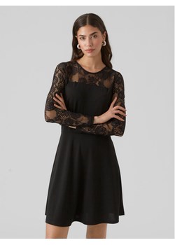 Vero Moda Sukienka codzienna 10296124 Czarny Regular Fit ze sklepu MODIVO w kategorii Sukienki - zdjęcie 181195688