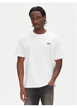 Just Cavalli T-Shirt 78OAHE11 Biały Regular Fit ze sklepu MODIVO w kategorii T-shirty męskie - zdjęcie 181196036