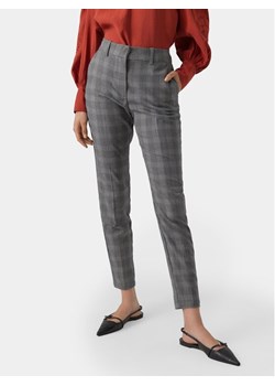 Vero Moda Chinosy Malin 10299890 Szary Tapered Fit ze sklepu MODIVO w kategorii Spodnie damskie - zdjęcie 181196267