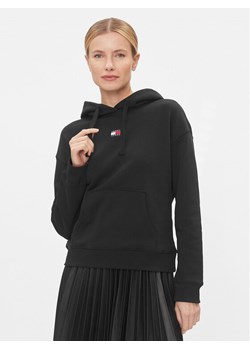 Tommy Jeans Bluza Badge DW0DW17326 Czarny Boxy Fit ze sklepu MODIVO w kategorii Bluzy damskie - zdjęcie 181196775