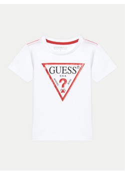 Guess T-Shirt N73I55 K8HM0 Biały Regular Fit ze sklepu MODIVO w kategorii T-shirty chłopięce - zdjęcie 181197815