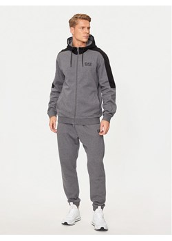 EA7 Emporio Armani Dres 6DPV66 PJVTZ 3925 Szary Regular Fit ze sklepu MODIVO w kategorii Dresy męskie - zdjęcie 181197966