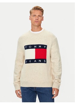 Tommy Jeans Sweter Flag DM0DM19442 Beżowy Regular Fit ze sklepu MODIVO w kategorii Swetry męskie - zdjęcie 181198036