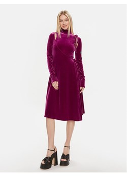 Versace Jeans Couture Sukienka codzienna 73HAO916 Bordowy Regular Fit ze sklepu MODIVO w kategorii Sukienki - zdjęcie 181198188