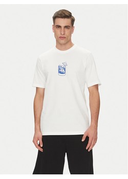adidas T-Shirt Lounge Drink Graphic JJ4013 Biały Regular Fit ze sklepu MODIVO w kategorii T-shirty męskie - zdjęcie 181198209