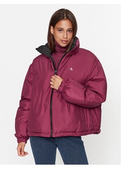 Calvin Klein Jeans Kurtka zimowa 90's J20J222333 Fioletowy Oversize ze sklepu MODIVO w kategorii Kurtki damskie - zdjęcie 181198249
