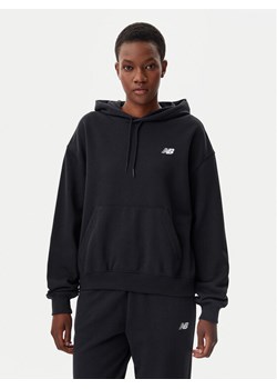 New Balance T-Shirt Essentials WT41502 Czarny Relaxed Fit ze sklepu MODIVO w kategorii Bluzki damskie - zdjęcie 181198636