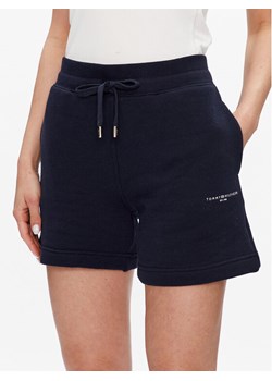 Tommy Hilfiger Szorty sportowe 1985 WW0WW38348 Granatowy Relaxed Fit ze sklepu MODIVO w kategorii Szorty - zdjęcie 181198857